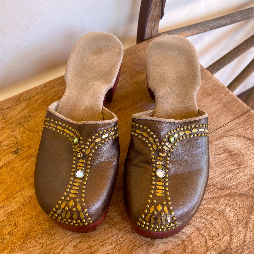 Calleen Cordero Swarovski Crystal Metal Studded Bronze Leather Wood Clogs 8 Usa